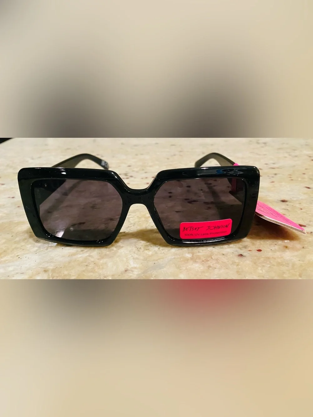 🕶️💗 Betsey Johnson Black Square Sunglasses - NWT